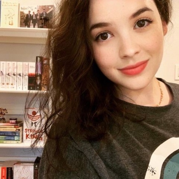 Meet your Posher, Janet - Picture 2 of 3